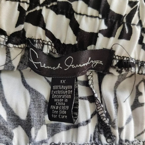 French Laundry Floral Print Joggers Cropped Pants Rayon Black White Size 1X - Picture 13 of 14